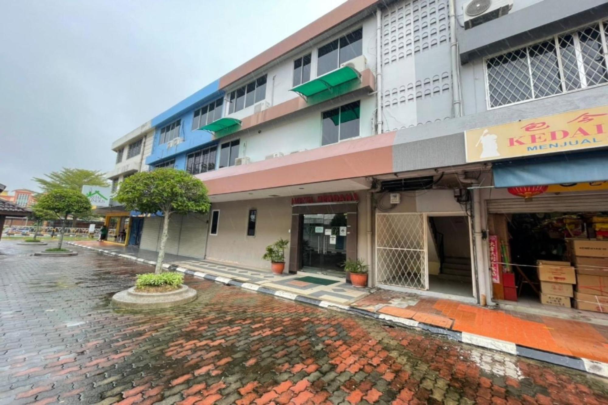 Oyo 90411 Perdana Hotel Labuan Eksteriør bilde