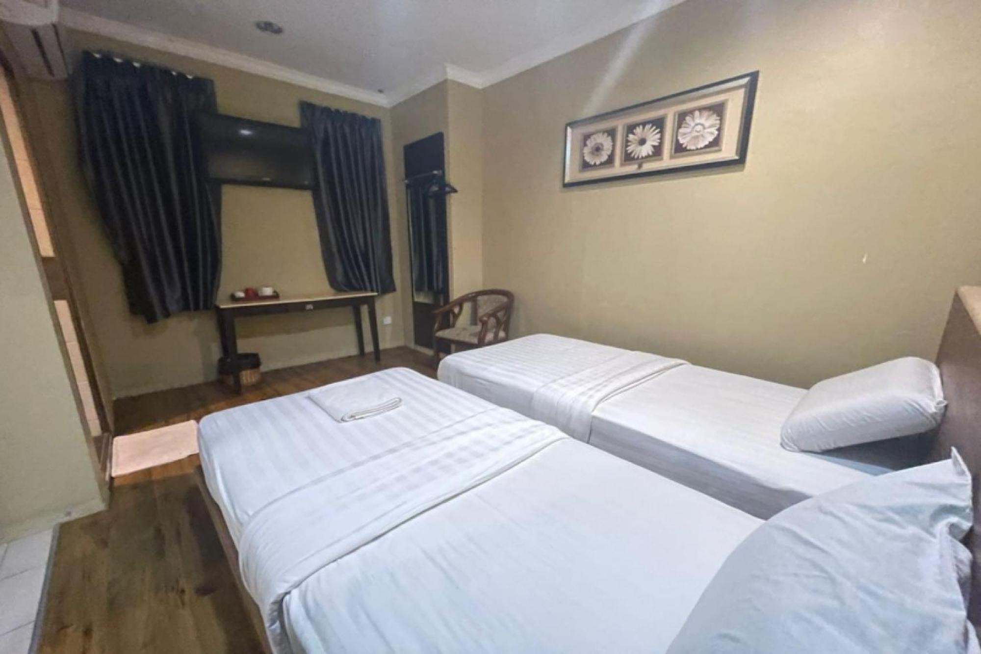 Oyo 90411 Perdana Hotel Labuan Eksteriør bilde