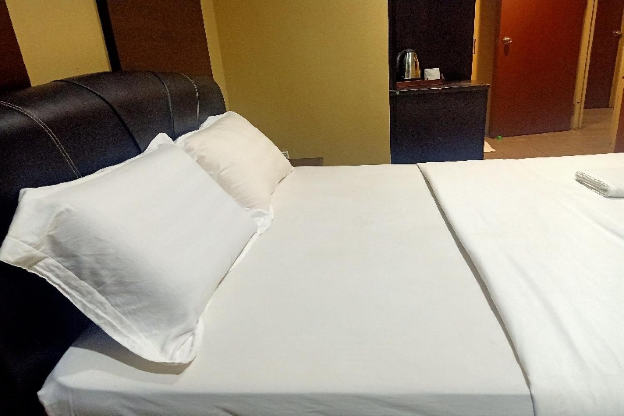 Oyo 90411 Perdana Hotel Labuan Eksteriør bilde