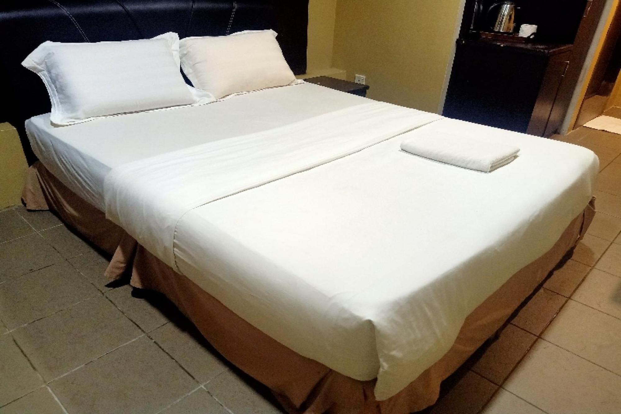 Oyo 90411 Perdana Hotel Labuan Eksteriør bilde