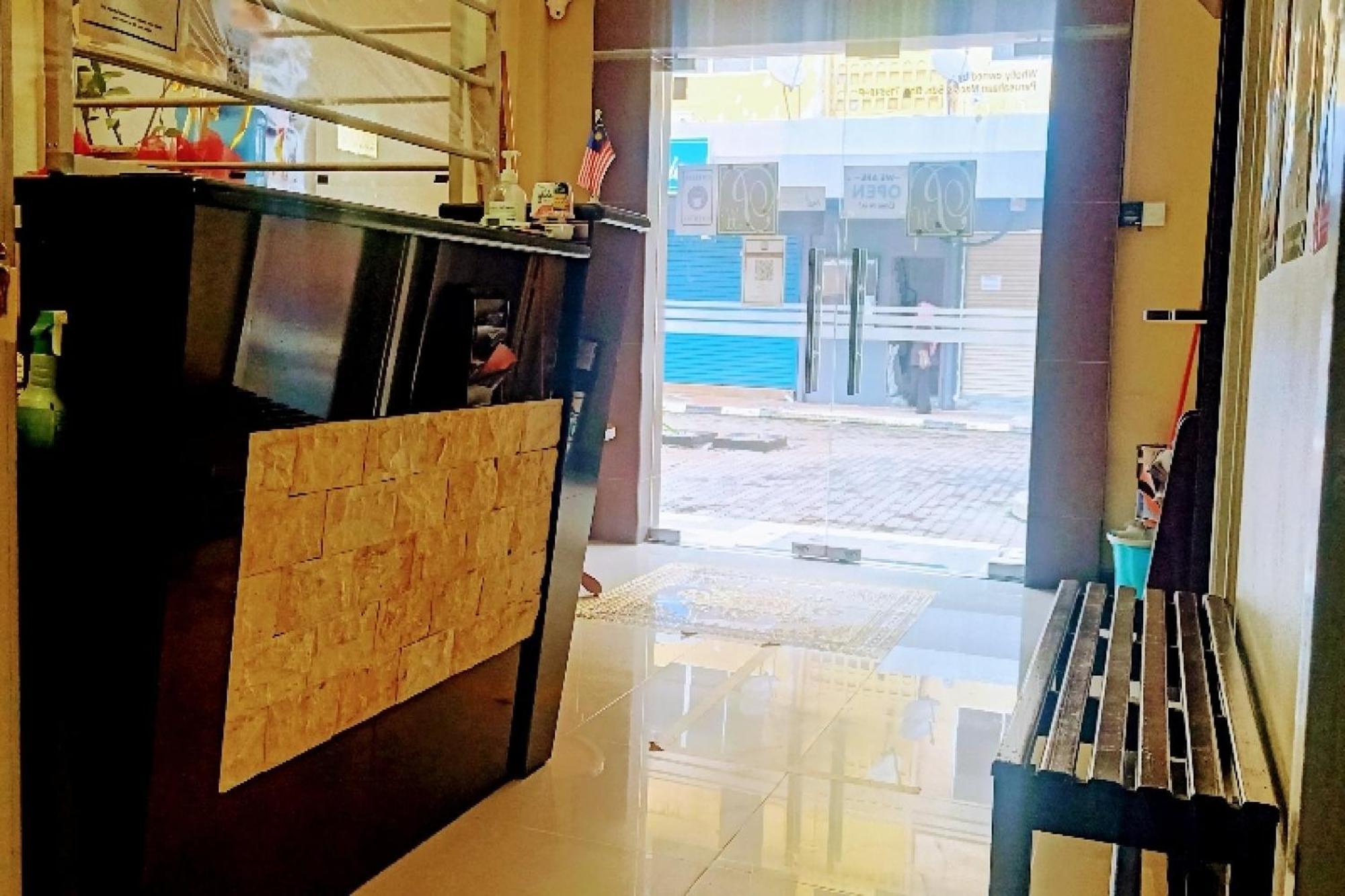 Oyo 90411 Perdana Hotel Labuan Eksteriør bilde