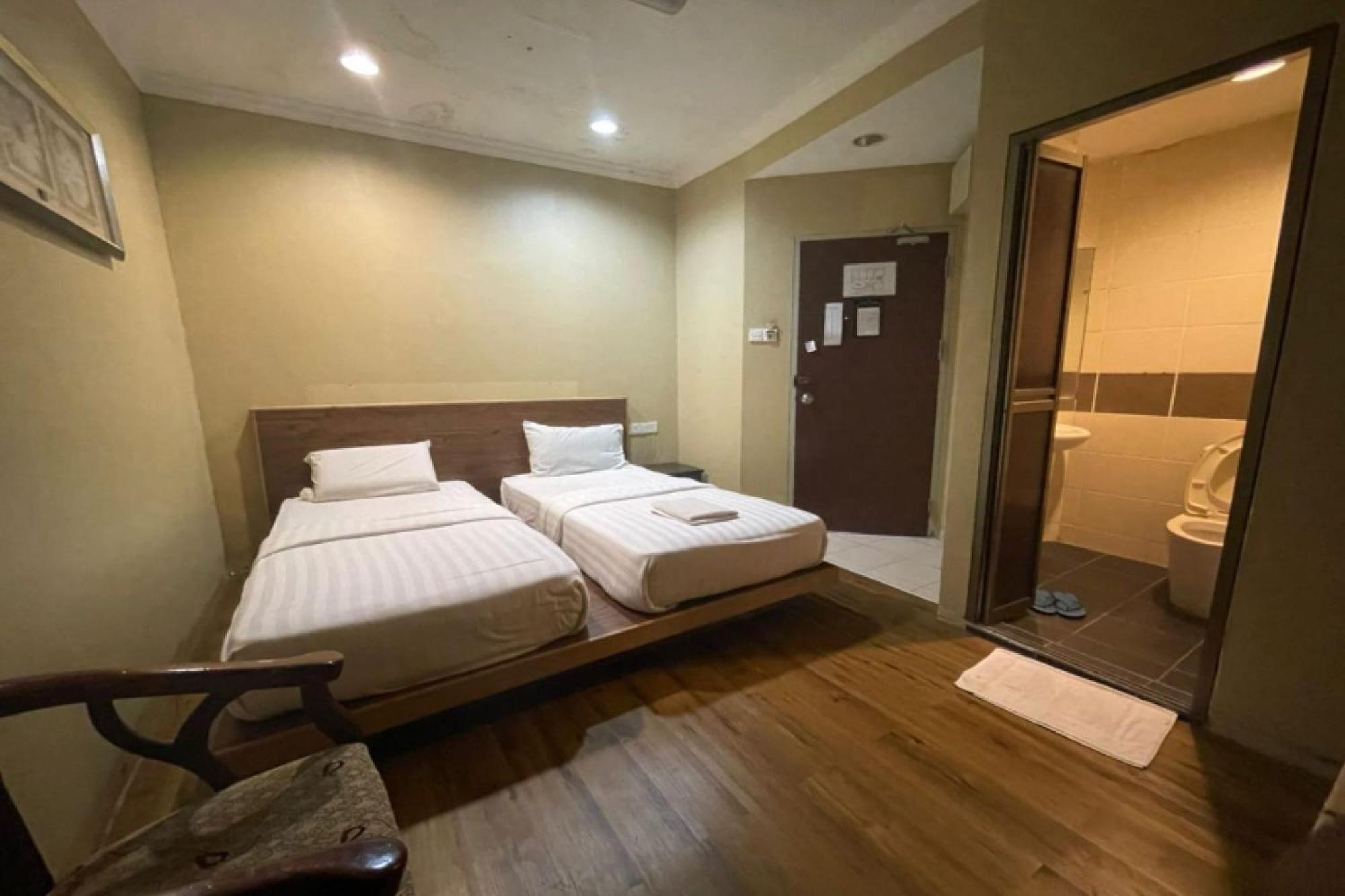 Oyo 90411 Perdana Hotel Labuan Eksteriør bilde