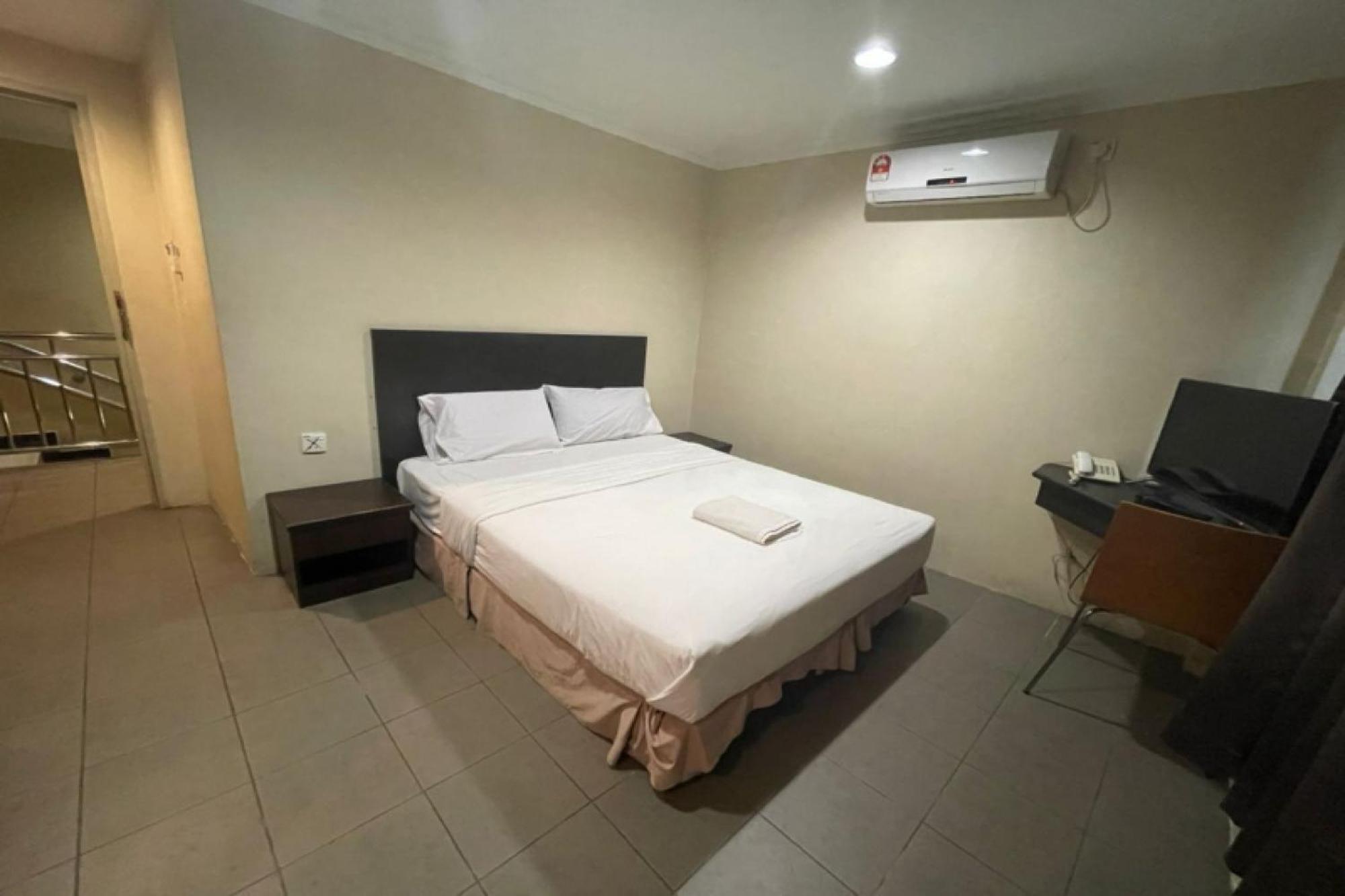 Oyo 90411 Perdana Hotel Labuan Eksteriør bilde
