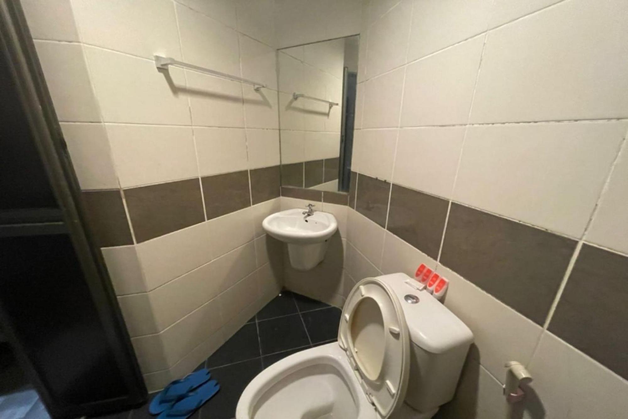 Oyo 90411 Perdana Hotel Labuan Eksteriør bilde