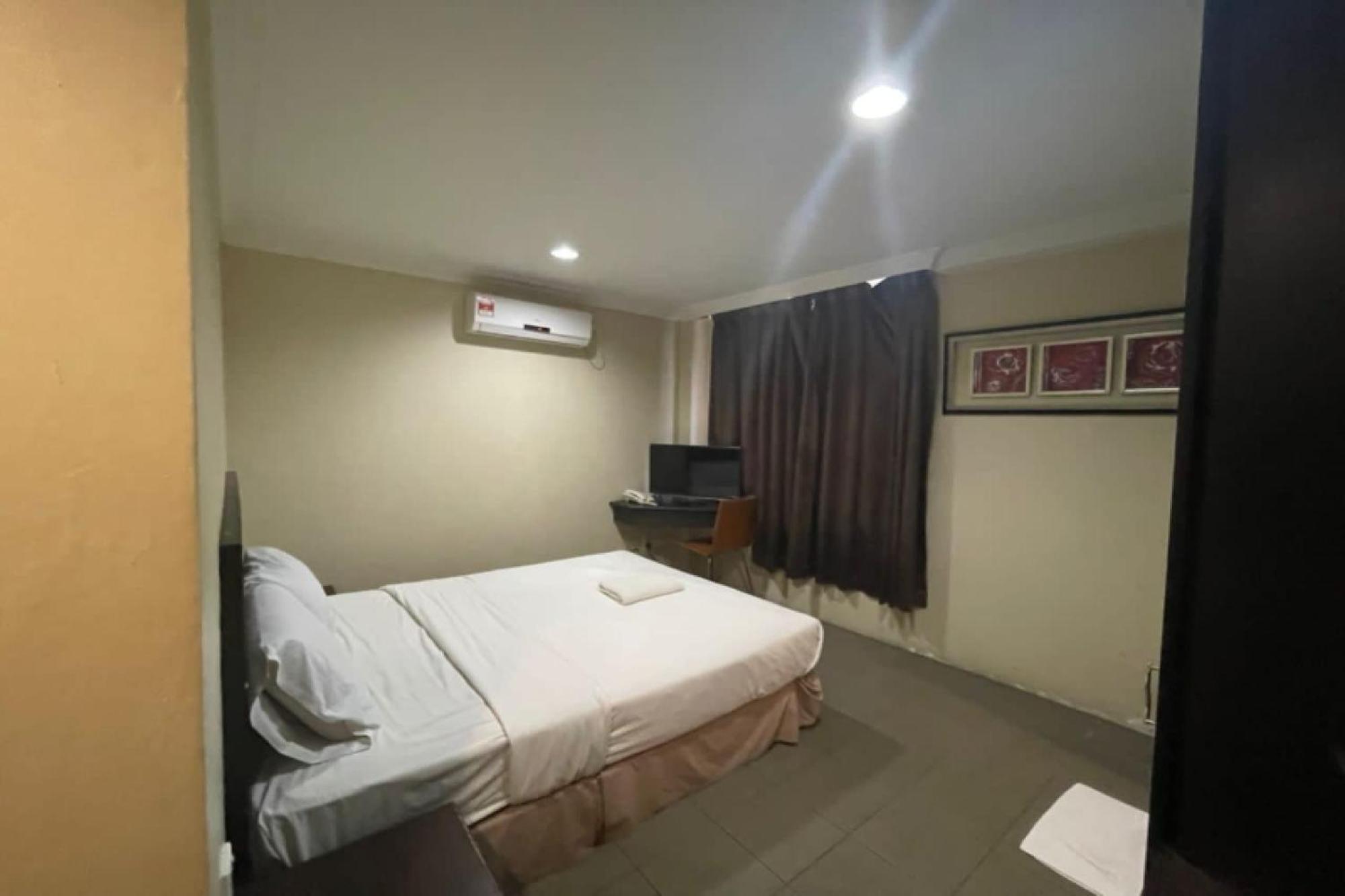 Oyo 90411 Perdana Hotel Labuan Eksteriør bilde